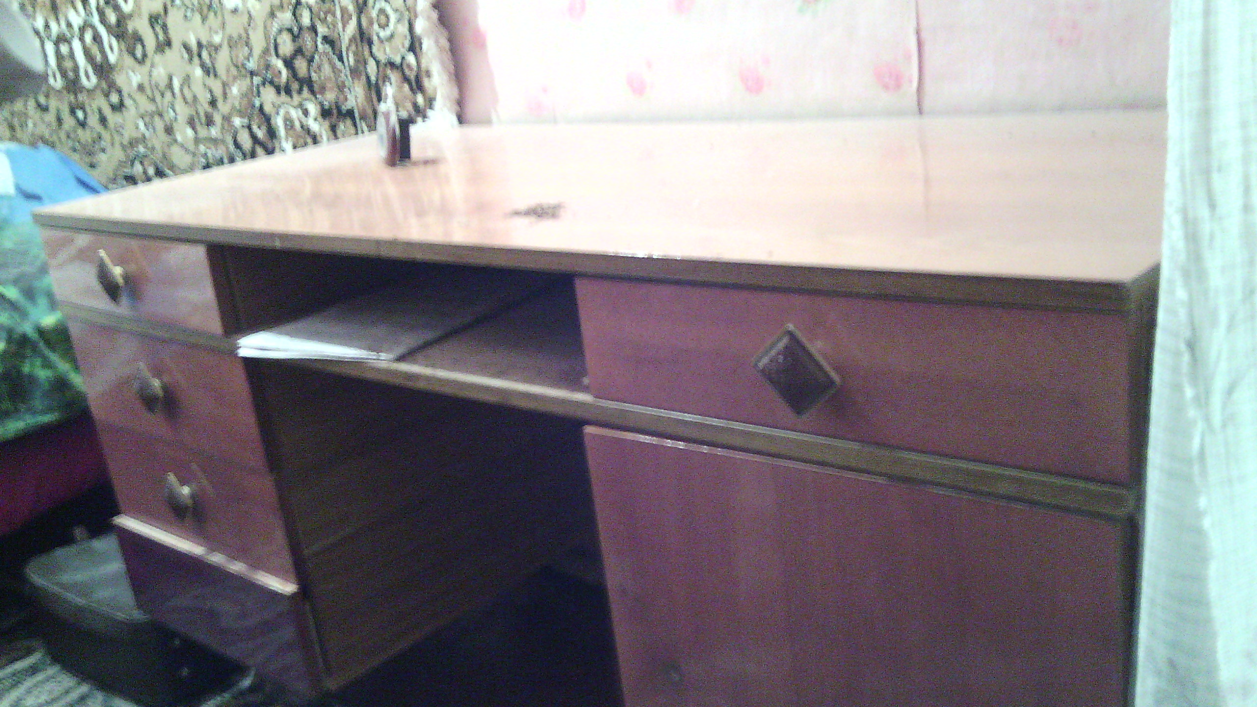 Стол концелярский. состояние среднее. Цена 1700р.