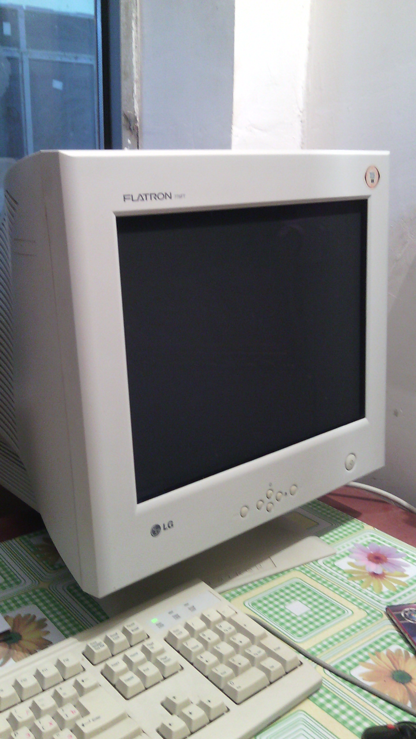Монитор старого образца LG.Показывает четко.Внешний вид идеальный. Цена 550р.